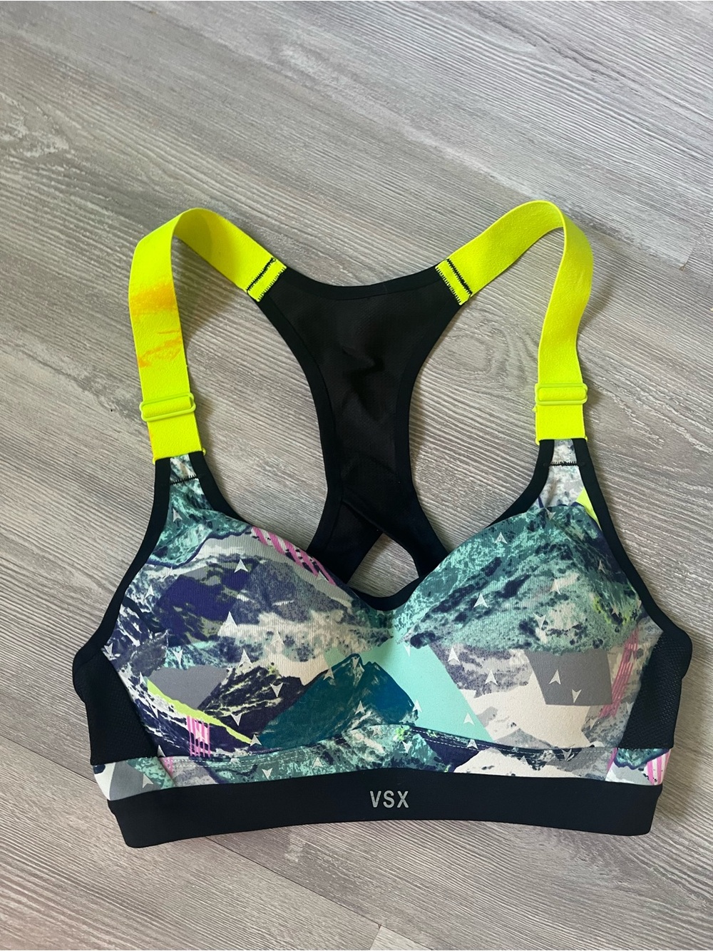 Victorias Secret VSX Incredible Sports Bra size 32B